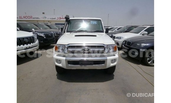 Buy Import Toyota Land Cruiser White Car in Import - Dubai in East Mahé Buy Import Toyota Land Cruiser White Car in Import - Dubai in East Mahé