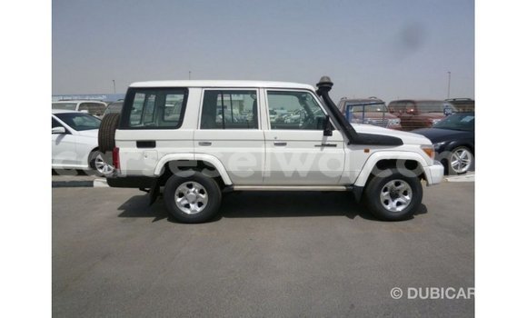 Buy Import Toyota Land Cruiser White Car in Import - Dubai in East Mahé Buy Import Toyota Land Cruiser White Car in Import - Dubai in East Mahé