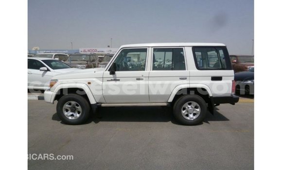 Buy Import Toyota Land Cruiser White Car in Import - Dubai in East Mahé Buy Import Toyota Land Cruiser White Car in Import - Dubai in East Mahé