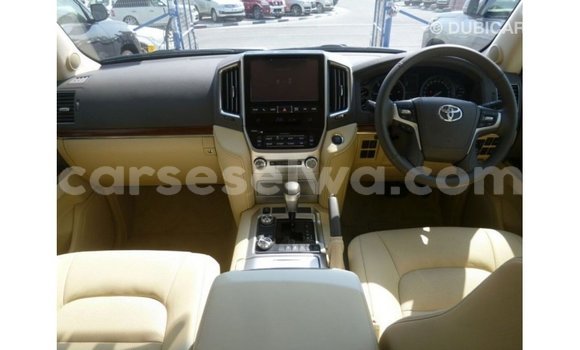 Acheter Import Voiture Toyota Land Cruiser Blanc à Import - Dubai, East Mahé Acheter Import Voiture Toyota Land Cruiser Blanc à Import - Dubai, East Mahé