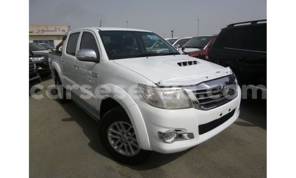 Acheter Import Voiture Toyota Hilux Blanc à Import - Dubai, East Mahé Acheter Import Voiture Toyota Hilux Blanc à Import - Dubai, East Mahé
