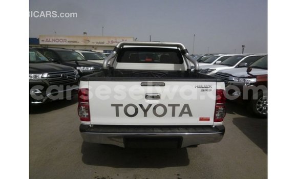 Acheter Import Voiture Toyota Hilux Blanc à Import - Dubai, East Mahé Acheter Import Voiture Toyota Hilux Blanc à Import - Dubai, East Mahé