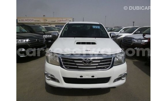 Acheter Import Voiture Toyota Hilux Blanc à Import - Dubai, East Mahé Acheter Import Voiture Toyota Hilux Blanc à Import - Dubai, East Mahé