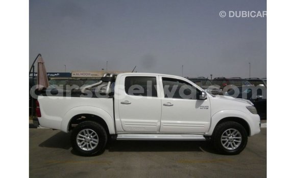 Acheter Import Voiture Toyota Hilux Blanc à Import - Dubai, East Mahé Acheter Import Voiture Toyota Hilux Blanc à Import - Dubai, East Mahé