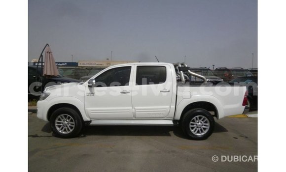 Acheter Import Voiture Toyota Hilux Blanc à Import - Dubai, East Mahé Acheter Import Voiture Toyota Hilux Blanc à Import - Dubai, East Mahé