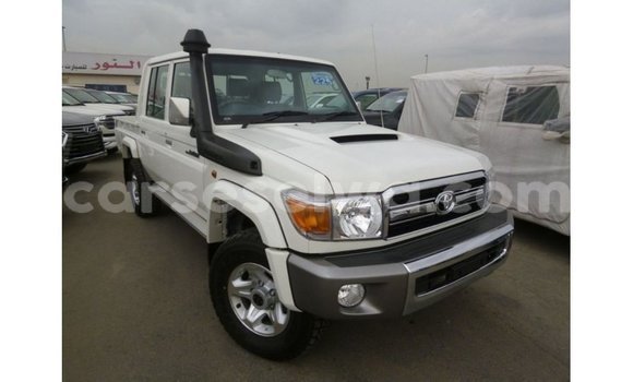 Buy Import Toyota Land Cruiser White Car in Import - Dubai in East Mahé Buy Import Toyota Land Cruiser White Car in Import - Dubai in East Mahé