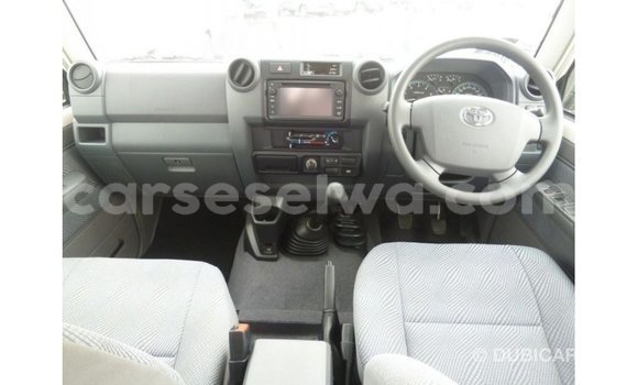 Buy Import Toyota Land Cruiser White Car in Import - Dubai in East Mahé Buy Import Toyota Land Cruiser White Car in Import - Dubai in East Mahé