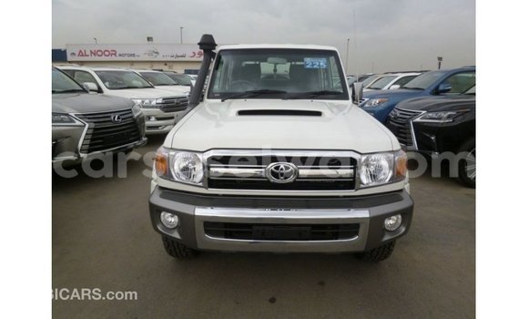 Buy Import Toyota Land Cruiser White Car in Import - Dubai in East Mahé Buy Import Toyota Land Cruiser White Car in Import - Dubai in East Mahé