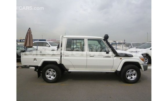 Buy Import Toyota Land Cruiser White Car in Import - Dubai in East Mahé Buy Import Toyota Land Cruiser White Car in Import - Dubai in East Mahé