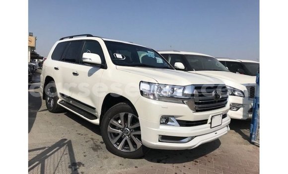 Buy Import Toyota Land Cruiser White Car in Import - Dubai in East Mahé Buy Import Toyota Land Cruiser White Car in Import - Dubai in East Mahé