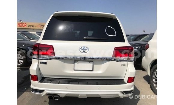 Buy Import Toyota Land Cruiser White Car in Import - Dubai in East Mahé Buy Import Toyota Land Cruiser White Car in Import - Dubai in East Mahé