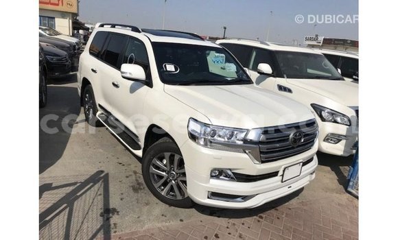 Buy Import Toyota Land Cruiser White Car in Import - Dubai in East Mahé Buy Import Toyota Land Cruiser White Car in Import - Dubai in East Mahé