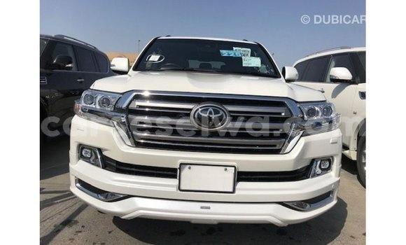Buy Import Toyota Land Cruiser White Car in Import - Dubai in East Mahé Buy Import Toyota Land Cruiser White Car in Import - Dubai in East Mahé