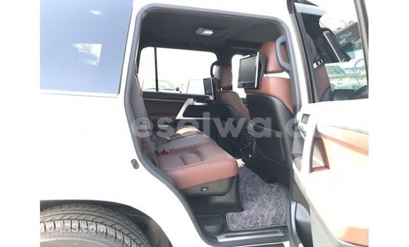 Buy Import Toyota Land Cruiser White Car in Import - Dubai in East Mahé Buy Import Toyota Land Cruiser White Car in Import - Dubai in East Mahé