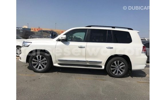 Buy Import Toyota Land Cruiser White Car in Import - Dubai in East Mahé Buy Import Toyota Land Cruiser White Car in Import - Dubai in East Mahé