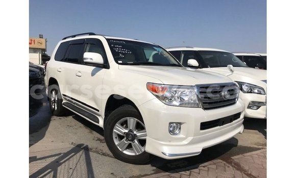 Buy Import Toyota Land Cruiser White Car in Import - Dubai in East Mahé Buy Import Toyota Land Cruiser White Car in Import - Dubai in East Mahé