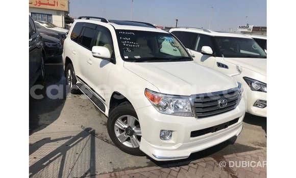 Buy Import Toyota Land Cruiser White Car in Import - Dubai in East Mahé Buy Import Toyota Land Cruiser White Car in Import - Dubai in East Mahé