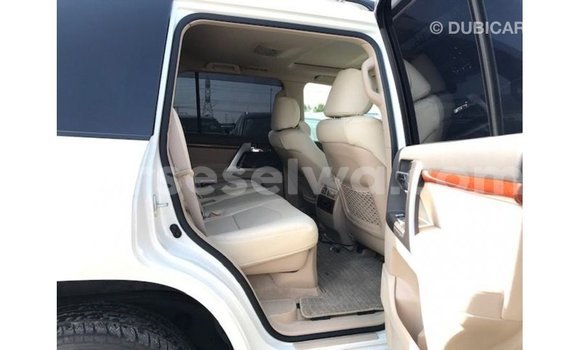 Buy Import Toyota Land Cruiser White Car in Import - Dubai in East Mahé Buy Import Toyota Land Cruiser White Car in Import - Dubai in East Mahé