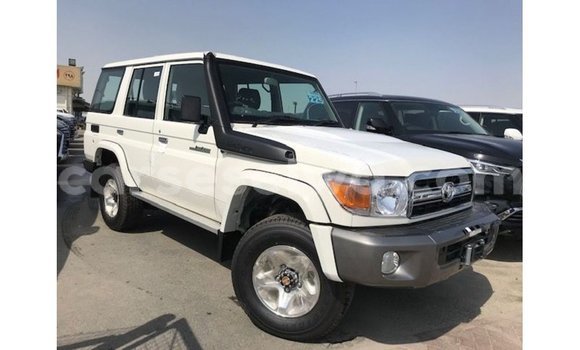 Buy Import Toyota Land Cruiser White Car in Import - Dubai in East Mahé Buy Import Toyota Land Cruiser White Car in Import - Dubai in East Mahé