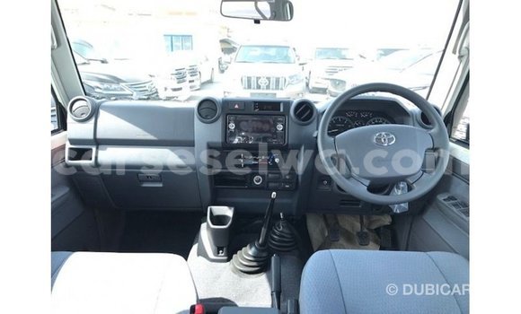 Buy Import Toyota Land Cruiser White Car in Import - Dubai in East Mahé Buy Import Toyota Land Cruiser White Car in Import - Dubai in East Mahé
