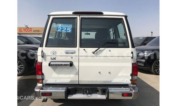 Buy Import Toyota Land Cruiser White Car in Import - Dubai in East Mahé Buy Import Toyota Land Cruiser White Car in Import - Dubai in East Mahé