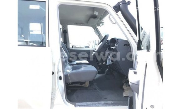 Buy Import Toyota Land Cruiser White Car in Import - Dubai in East Mahé Buy Import Toyota Land Cruiser White Car in Import - Dubai in East Mahé