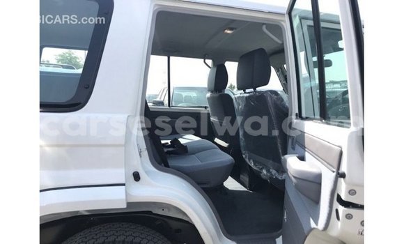 Buy Import Toyota Land Cruiser White Car in Import - Dubai in East Mahé Buy Import Toyota Land Cruiser White Car in Import - Dubai in East Mahé