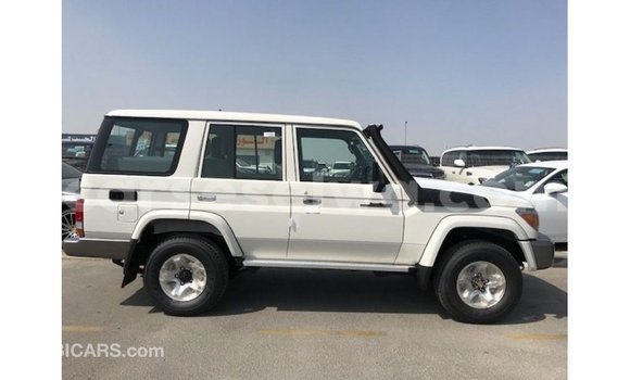 Buy Import Toyota Land Cruiser White Car in Import - Dubai in East Mahé Buy Import Toyota Land Cruiser White Car in Import - Dubai in East Mahé