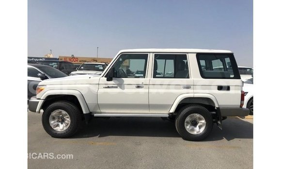 Buy Import Toyota Land Cruiser White Car in Import - Dubai in East Mahé Buy Import Toyota Land Cruiser White Car in Import - Dubai in East Mahé