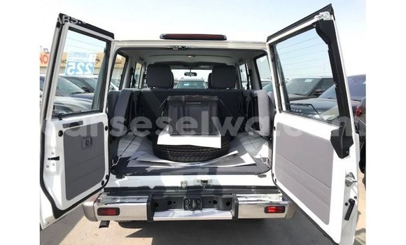 Buy Import Toyota Land Cruiser White Car in Import - Dubai in East Mahé Buy Import Toyota Land Cruiser White Car in Import - Dubai in East Mahé