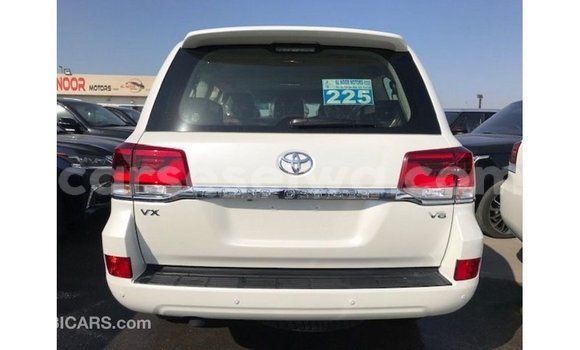 Acheter Import Voiture Toyota Land Cruiser Blanc à Import - Dubai, East Mahé Acheter Import Voiture Toyota Land Cruiser Blanc à Import - Dubai, East Mahé