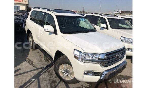 Acheter Import Voiture Toyota Land Cruiser Blanc à Import - Dubai, East Mahé Acheter Import Voiture Toyota Land Cruiser Blanc à Import - Dubai, East Mahé