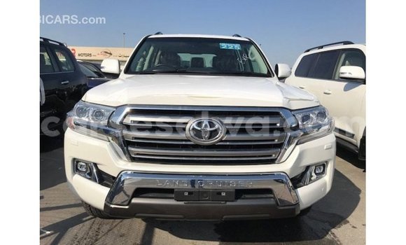 Acheter Import Voiture Toyota Land Cruiser Blanc à Import - Dubai, East Mahé Acheter Import Voiture Toyota Land Cruiser Blanc à Import - Dubai, East Mahé