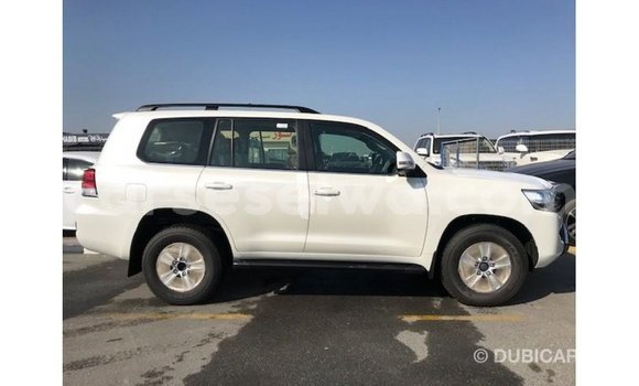 Acheter Import Voiture Toyota Land Cruiser Blanc à Import - Dubai, East Mahé Acheter Import Voiture Toyota Land Cruiser Blanc à Import - Dubai, East Mahé
