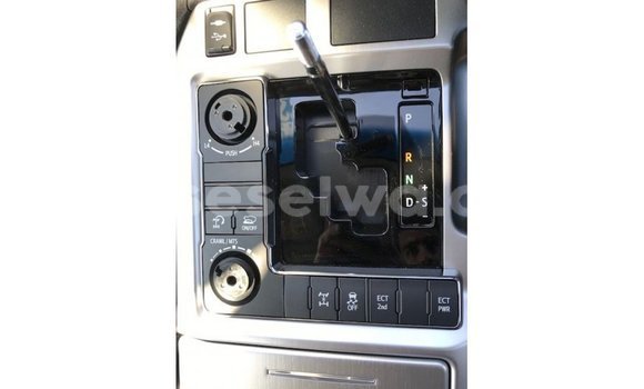 Acheter Import Voiture Toyota Land Cruiser Blanc à Import - Dubai, East Mahé Acheter Import Voiture Toyota Land Cruiser Blanc à Import - Dubai, East Mahé