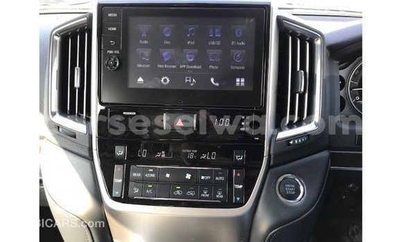 Acheter Import Voiture Toyota Land Cruiser Blanc à Import - Dubai, East Mahé Acheter Import Voiture Toyota Land Cruiser Blanc à Import - Dubai, East Mahé