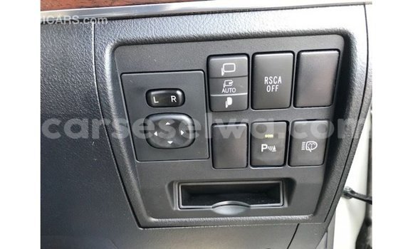 Acheter Import Voiture Toyota Land Cruiser Blanc à Import - Dubai, East Mahé Acheter Import Voiture Toyota Land Cruiser Blanc à Import - Dubai, East Mahé