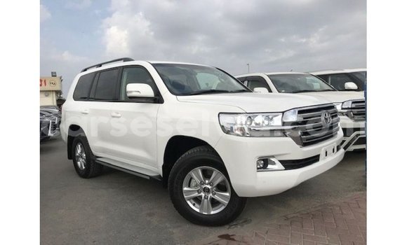 Buy Import Toyota Land Cruiser White Car in Import - Dubai in East Mahé Buy Import Toyota Land Cruiser White Car in Import - Dubai in East Mahé