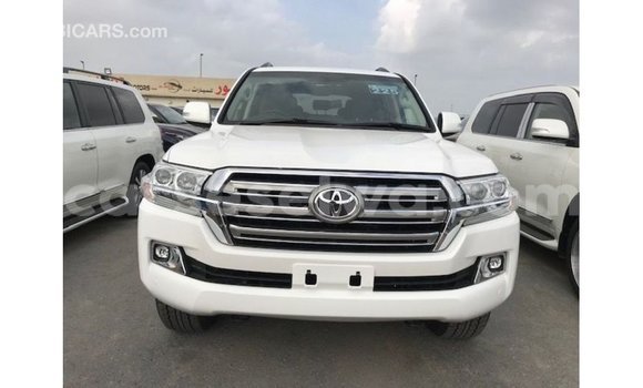 Buy Import Toyota Land Cruiser White Car in Import - Dubai in East Mahé Buy Import Toyota Land Cruiser White Car in Import - Dubai in East Mahé