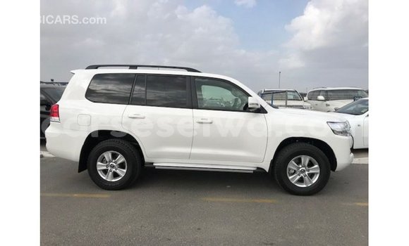 Buy Import Toyota Land Cruiser White Car in Import - Dubai in East Mahé Buy Import Toyota Land Cruiser White Car in Import - Dubai in East Mahé