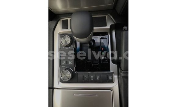 Buy Import Toyota Land Cruiser White Car in Import - Dubai in East Mahé Buy Import Toyota Land Cruiser White Car in Import - Dubai in East Mahé