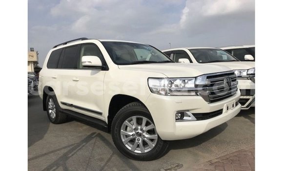 Buy Import Toyota Land Cruiser White Car in Import - Dubai in East Mahé Buy Import Toyota Land Cruiser White Car in Import - Dubai in East Mahé
