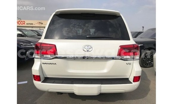 Buy Import Toyota Land Cruiser White Car in Import - Dubai in East Mahé Buy Import Toyota Land Cruiser White Car in Import - Dubai in East Mahé