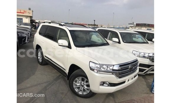 Buy Import Toyota Land Cruiser White Car in Import - Dubai in East Mahé Buy Import Toyota Land Cruiser White Car in Import - Dubai in East Mahé