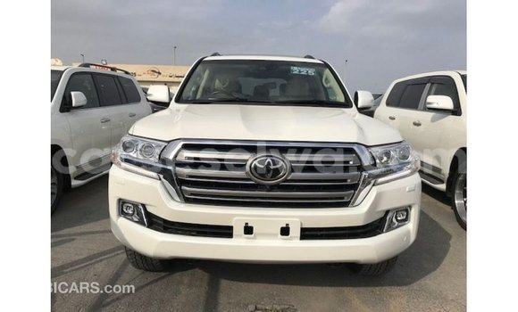 Buy Import Toyota Land Cruiser White Car in Import - Dubai in East Mahé Buy Import Toyota Land Cruiser White Car in Import - Dubai in East Mahé