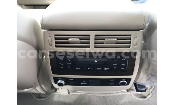 Buy Import Toyota Land Cruiser White Car in Import - Dubai in East Mahé Buy Import Toyota Land Cruiser White Car in Import - Dubai in East Mahé