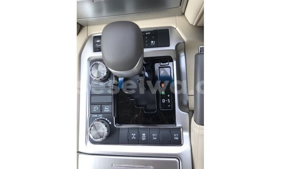 Buy Import Toyota Land Cruiser White Car in Import - Dubai in East Mahé Buy Import Toyota Land Cruiser White Car in Import - Dubai in East Mahé
