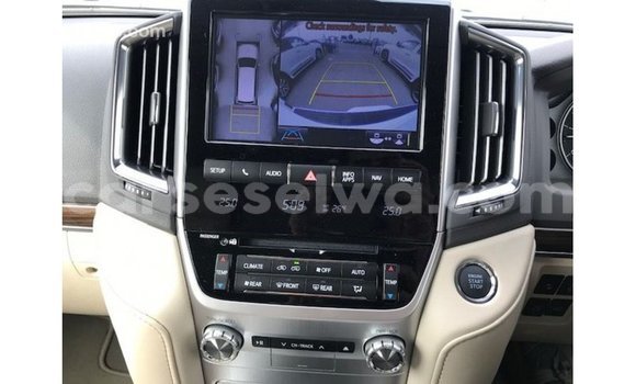 Buy Import Toyota Land Cruiser White Car in Import - Dubai in East Mahé Buy Import Toyota Land Cruiser White Car in Import - Dubai in East Mahé