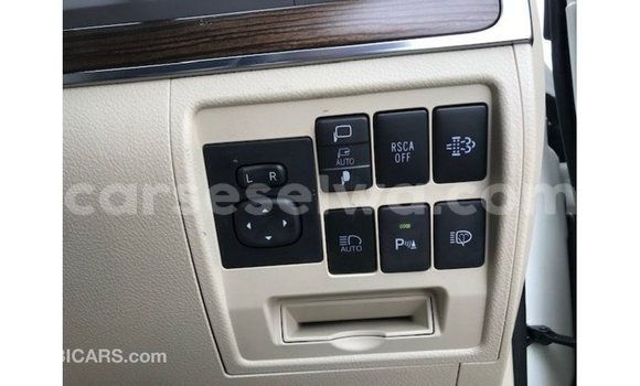 Buy Import Toyota Land Cruiser White Car in Import - Dubai in East Mahé Buy Import Toyota Land Cruiser White Car in Import - Dubai in East Mahé