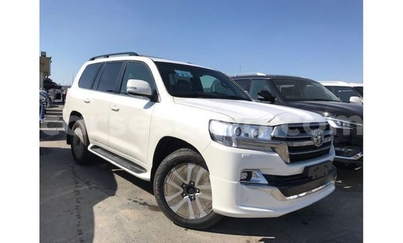 Buy Import Toyota Land Cruiser White Car in Import - Dubai in East Mahé Buy Import Toyota Land Cruiser White Car in Import - Dubai in East Mahé